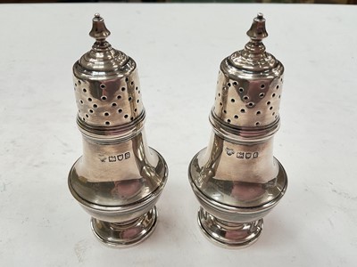 Lot 1113 - Pair of George V silver pepperettes (London 1913 & 1914), maker Goldsmiths & Silversmiths
