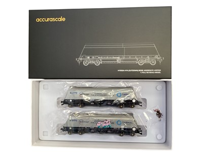 Lot 1816 - Accurascale OO Gauge VTG Tarmac GB Railfreight Twin Packs 1, 2 & 3 HY002A HYA (Cutdown) Bogie Aggregate Hopper, boxed (3)