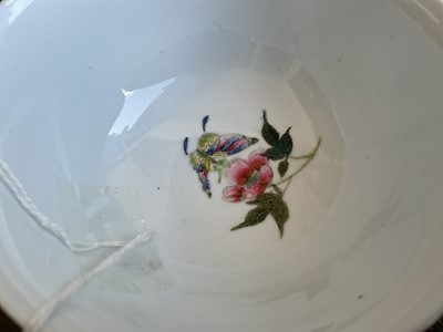 Lot 27 - Chinese famille rose porcelain bowl, 20th century, painted with a grasshopper and butterfly amongst flowers, calligraphy verso, seal mark to base, 11.5cm diameter