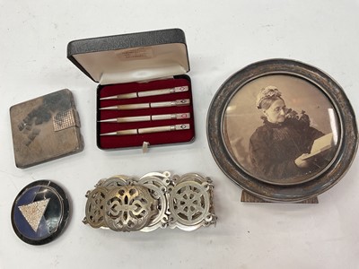 Lot 1063 - Chinese white metal floral panel belt, silver circular photograph frame, set of four sterling silver bridge pencils, silver powder compact and an enamelled compact