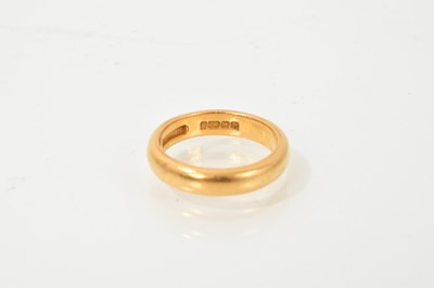 Lot 488 - 22ct gold wedding ring