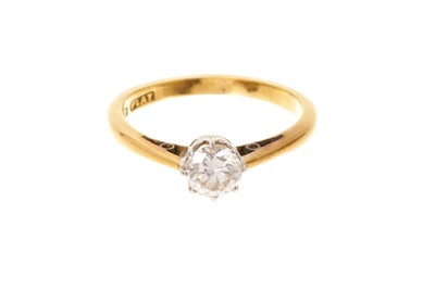 Lot 447 - Diamond single stone ring
