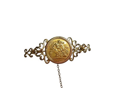 Lot 36 - Elizabeth II gold half sovereign, 1982, in 9ct gold brooch mount