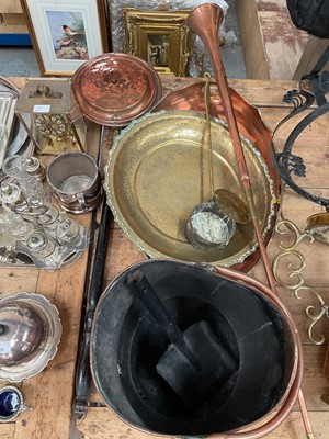Lot 30 - Group of brass and copper ware, including a scuttle, horn, etc