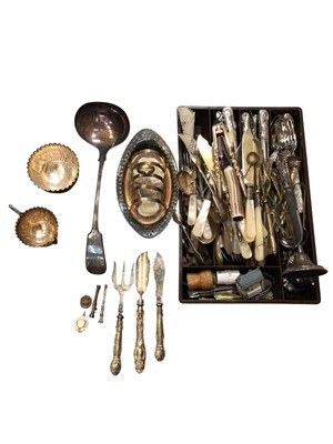 Lot 758 - A group of silver and silver plate to include two silver pencils, silver fob, silver badge and silver handled flatware