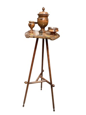 Lot 1263 - Good quality horseshoe shape smokers table