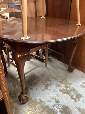 Lot 1266 - 1920's mahogany wind out extending dining table with two extra leaves on cabriole legs with claw and ball feet, 105cm x 110cm excluding leaves (with winding handle)