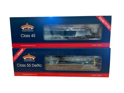 Lot 1837 - Bachmann OO Gauge Class 45/0 BR Blue Royal Fusilier 45046 (Regional Exclusive Model), boxed 32-686NFSF and Class 55 Deltic Queens Own Highlander 55004, boxed 32-534DS (2)