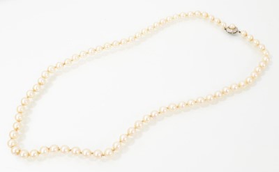 Lot 470 - Cultured pearl necklace on 18ct white gold clasp