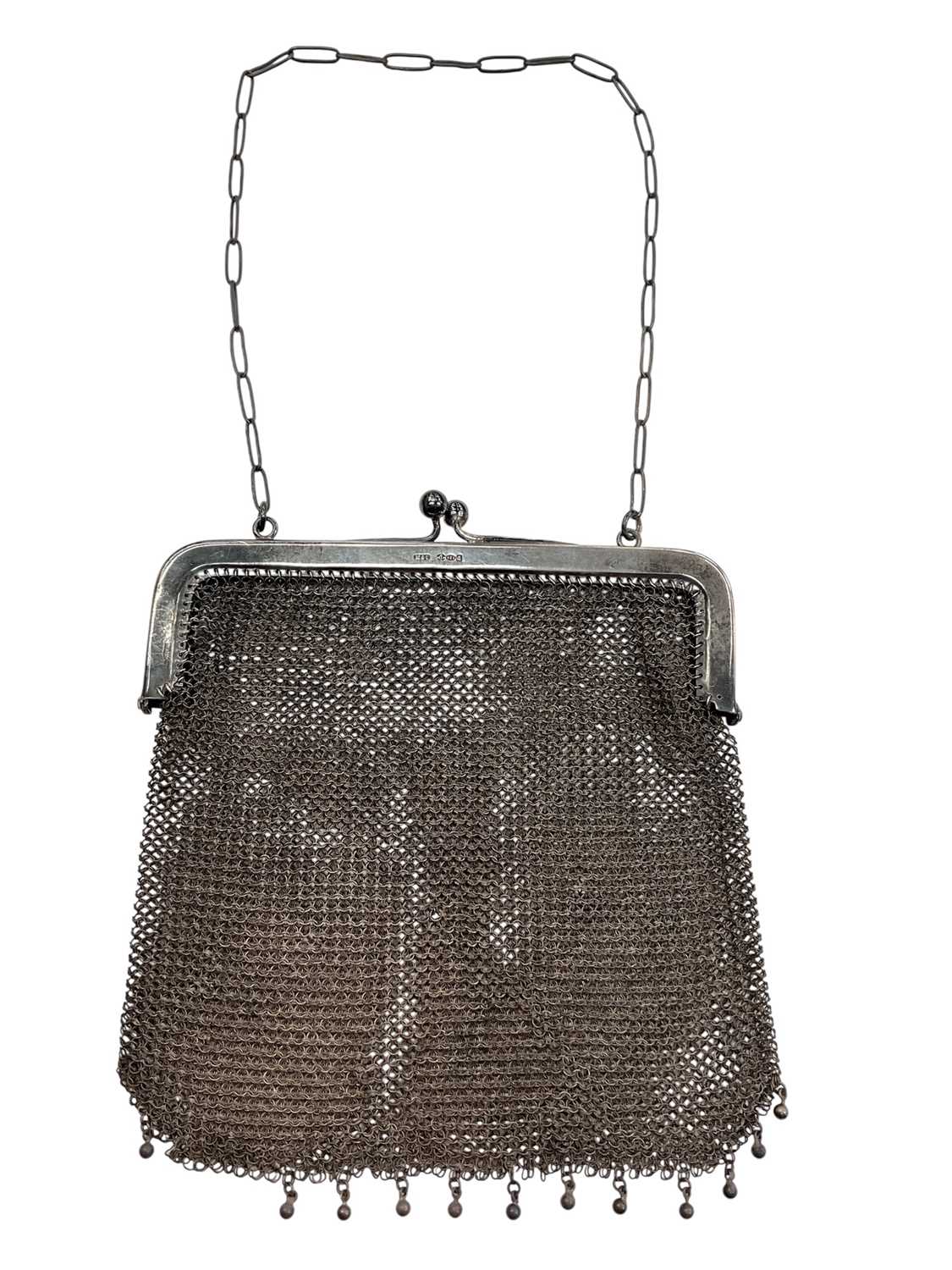 Lot 1122 - Silver mesh purse (London import 1916)