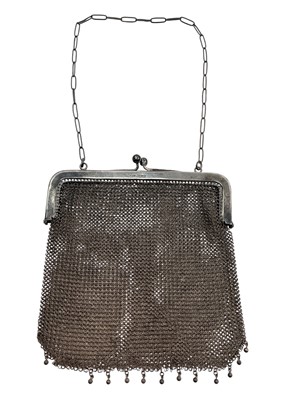 Lot 1122 - Silver mesh purse (London import 1916)