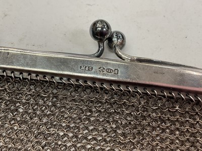 Lot 1122 - Silver mesh purse (London import 1916)