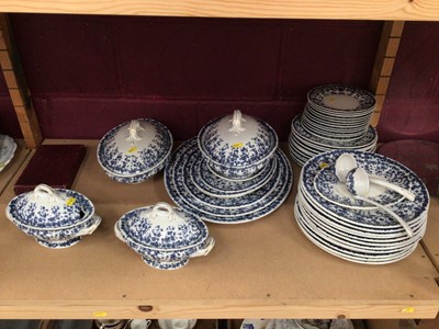 Lot 790 - Group of table services and other ceramics to include Royal Worcester antique blue Ivy dinner services, Collingwood dinner service and others