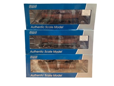 Lot 1864 - Dapol OO Gauge ICA Ermewa & NACCO (weathered) Silver Bullet Tankers, boxed 4F-027-009, 4F-027-017 & 4F-027-018, plus EWS Turbot Bogie Ballast Wagons, boxed 4F-043-003/8 & 9 (6 total)...