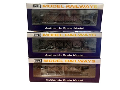 Lot 1865 - Dapol OO Gauge KTA/KQA (weathered) Intermodal Pocket Wagon, boxed B779 SK2/SK3 & SH3, MCA Wagon, boxed B778C & KTA/KQA Pocket Wagon, boxed B779A, (5)