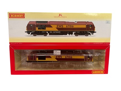 Lot 1870 - Hornby OO Gauge EWS Class 67 Diesel Electric Locomotive 67016, boxed R3348 (1)