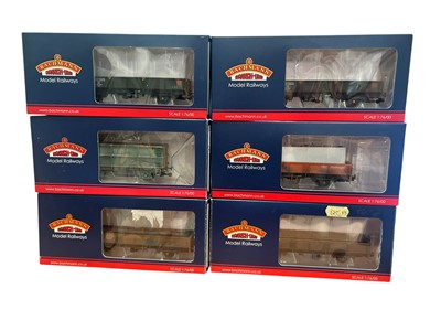 Lot 1880 - Bachmann OO Gauge BR Railfreight Red (weathered) OCA Dropside Open Wagons, boxed 38-056B (x2), & OCA Dropside Open Wagons, boxed 38-054 (x2), BR Grey & Yeloow (weathered) ZDA Bass Dropsi...