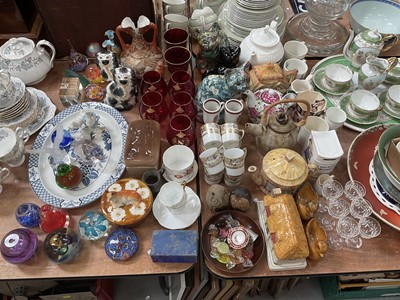 Lot 500 - Collection of various ceramics and glassware to include Royal Doulton Norfolk pattern ceramics, Wedgwood Pennine pattern teaware and other ceramics.