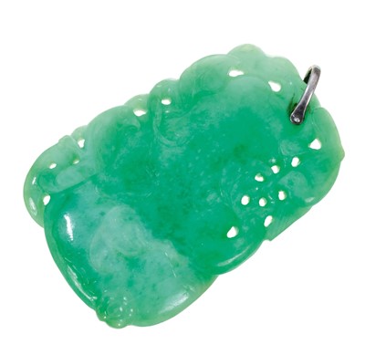 Lot 473 - Chinese carved green jade pendant
