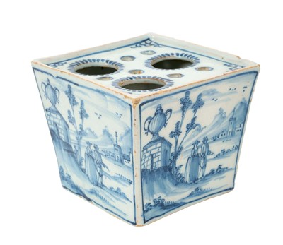 Lot 8 - 18th / 19th century blue and white delftware flower vase, of square tapering form, painted with figures in a landscape, 9.25cm high