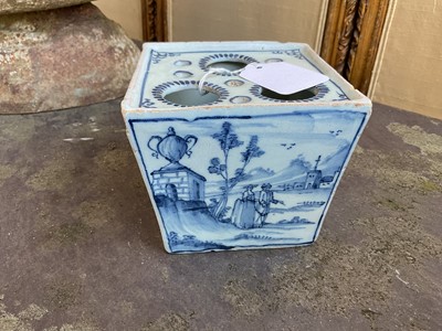 Lot 8 - 18th / 19th century blue and white delftware flower vase, of square tapering form, painted with figures in a landscape, 9.25cm high