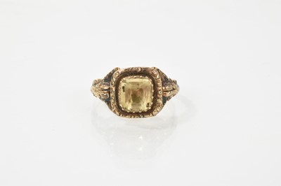 Lot 476 - Georgian gold and gem-set ring