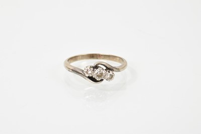 Lot 483 - Vintage diamond three-stone ring in cross-over setting