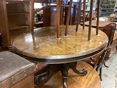 Lot 1394 - Victorian inlaid walnut oval loo table
