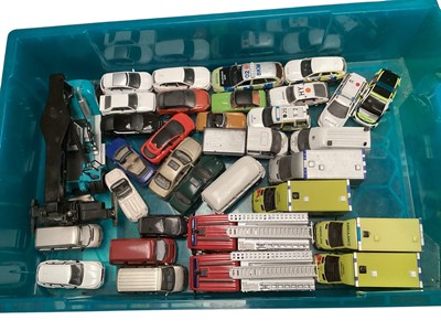 Lot 1888 - Oxford & other makers OO Gauge diecast vehicles including haulage, cars & boats, plus dockside container gantry (1 box)