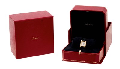 Lot 530 - Cartier ladies' watch in box with service papers