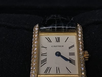 Lot 530 - Cartier ladies' watch in box with service papers