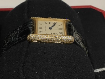 Lot 530 - Cartier ladies' watch in box with service papers
