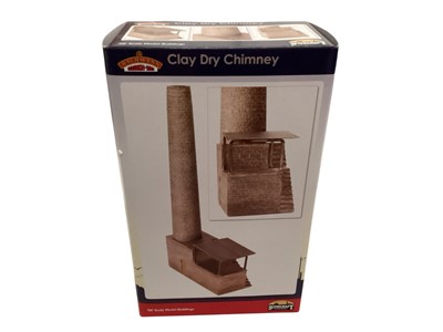 Lot 1891 - Bachmann OO Gauge Scenecraft Clay Dry Model Building 44-059Z (x2) & Clay Dry Chimney 44-060Z, all boxed (3)