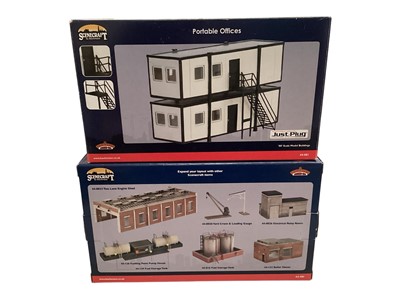 Lot 1895 - Bachmann OO Gauge Scenecraft Model Buildings including Portable Office 44-081 (x2), Prefab Commercial Building 44-0070, Telecommunications Cabin 44-0109 & Site Office 44-055, all boxed (5)