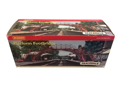 Lot 1896 - Hornby OO Gauge Skaledale Model Buildings including Platform Footbridge R8641, Corrugated Nissan Hut R8788 & Platform Signal Box R9814, all boxed (3)