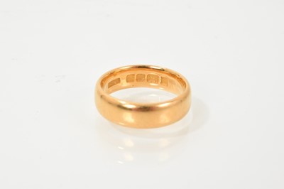 Lot 489 - 22ct gold wedding ring