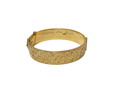 Lot 106 - Heavy 1960s solid 9ct gold hinged bangle with engraved decoration (London 1963)