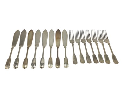 Lot 396 - 8 pairs 1939s Silver fiddle, thread and shell and thread pattern fish eaters