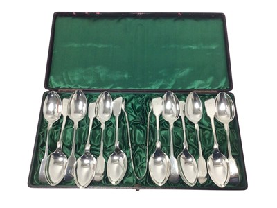 Lot 217 - Set of twelve silver fiddle pattern teaspoons and matching tongs in a fitted case