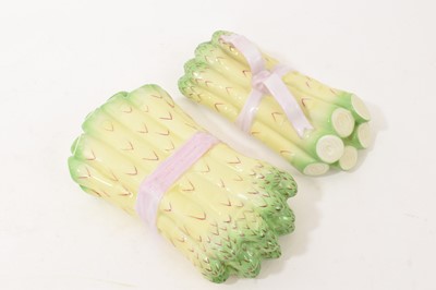 Lot 95 - Herend asparagus shaped box and cover