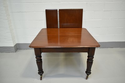 Lot 1413 - Victorian mahogany extending dining table with two extra leaves