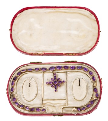 Lot 350 - George III gold and amethyst pendant necklace in original fitted red leather box