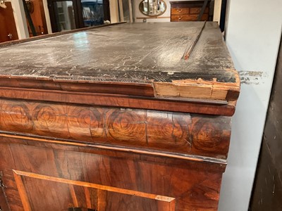 Lot 1432 - Good William & Mary walnut oyster veneered, specimen wood and green stained ivory marquetry inlaid cabinet on later stand, with cushion frieze drawer and fitted interior of drawers about centr...