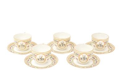 Lot Paris porcelain cups and saucers