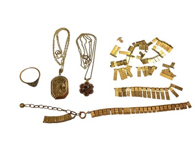 Lot 83 - Group of 9ct gold jewellery