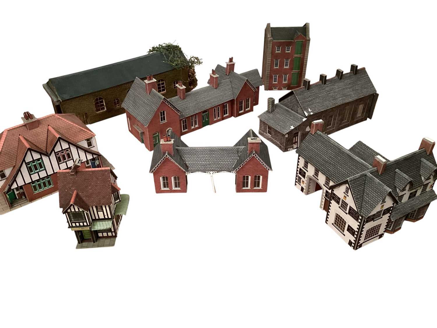 Lot 1899 - Constructed railway building models (3