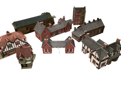 Lot 1899 - Constructed railway building models (3 boxes)
