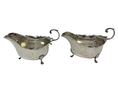 Lot 145 - Pair of silver sauce boats (Birmingham 1913 and 1914)