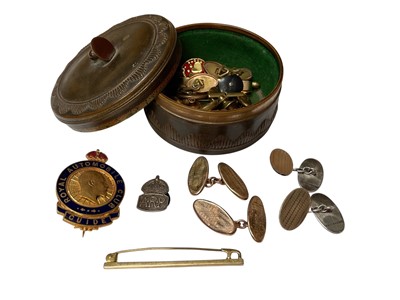 Lot 81 - Pair 9ct gold cufflinks, pair of silver cufflinks, 9ct gold tie pin, silver ARP pin and other similar items