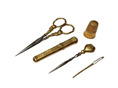 Lot 109 - French yellow metal and steel etui contents to include a thimble, pair of sewing scissors, needle case, bodkin and awl